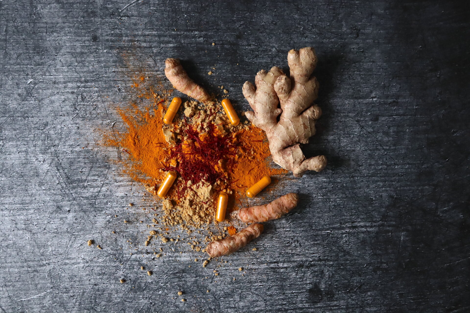 Natürliche Entzündungshemmer: Wie Kurkuma, Ingwer und Safran Deine Gesundheit stärken
