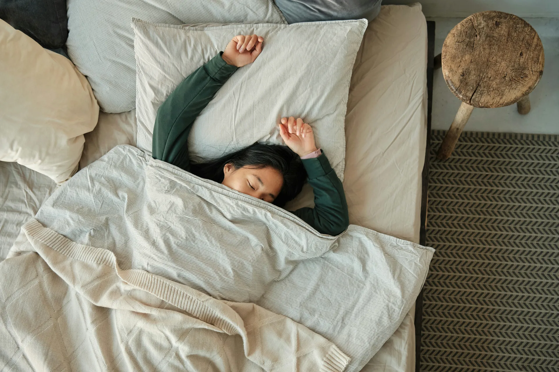 Sleeping Better in Hot Weather: What Really Helps the Nervous System