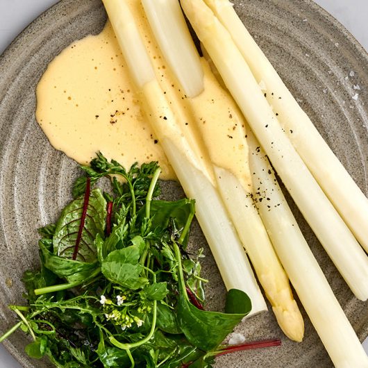 Spargel mit artgerechter Sauce Hollandaise