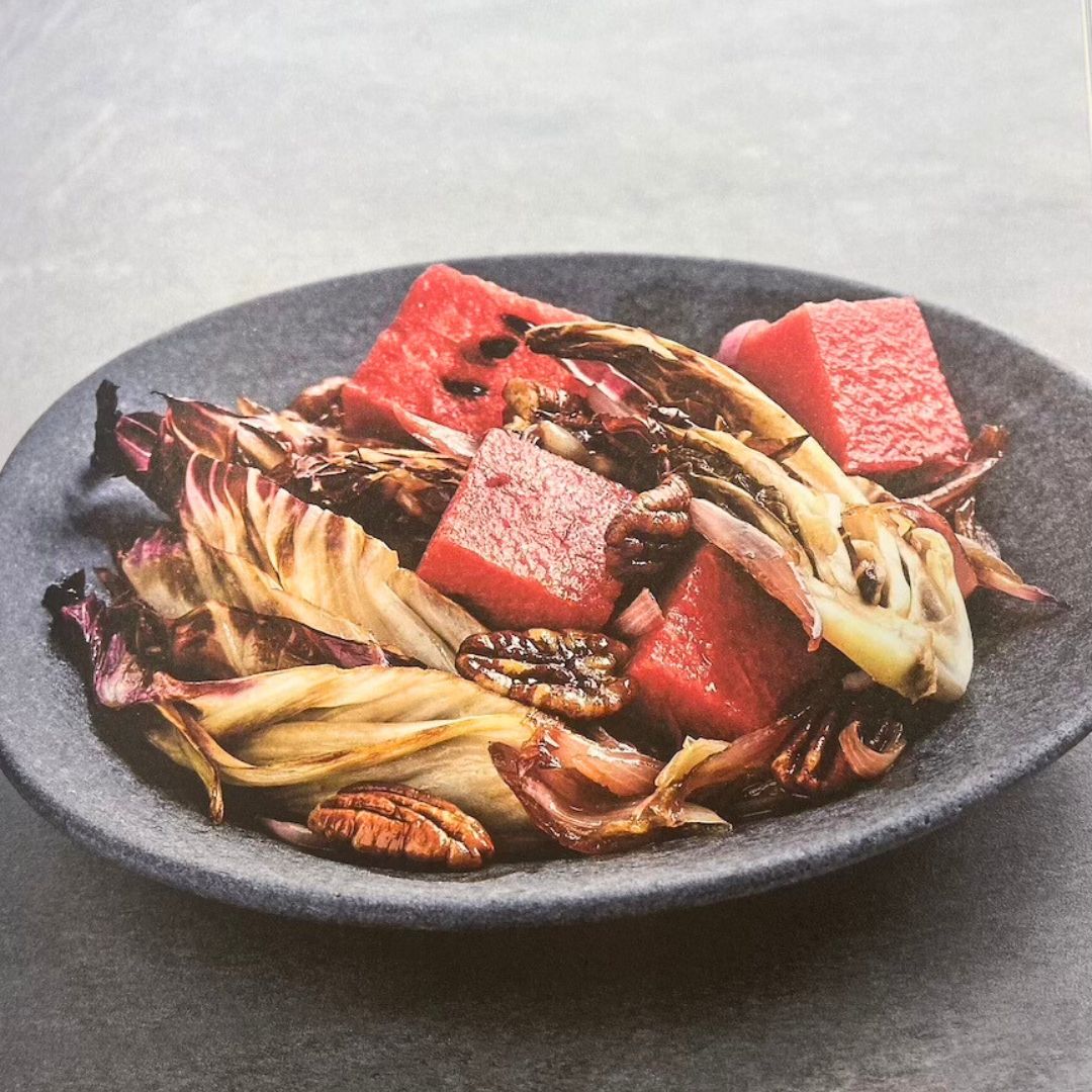 Gebratener Radicchio-Salat mit Wassermelone &amp; Pekannüssen