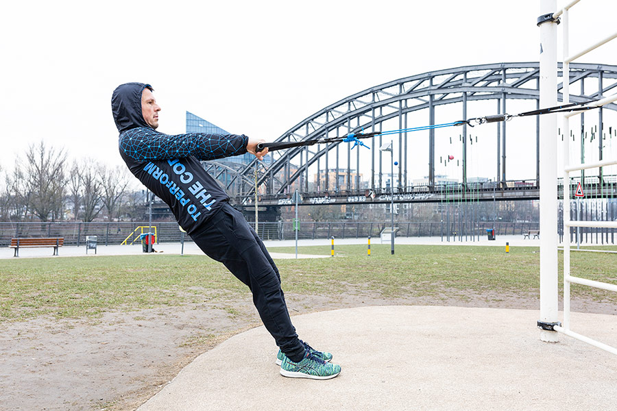 Yannick Obenauer im neuem Amin Hoodie von Artgerecht