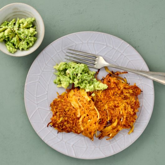 Süßkartoffel-Rösti mit Avocado-Dip