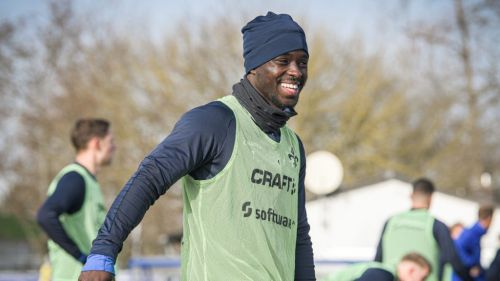 Braydon Manu vom SV Darmstadt 98 im artgerecht Interview