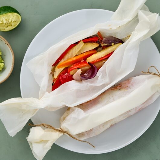 Vegetable packet from the oven with guacamole
